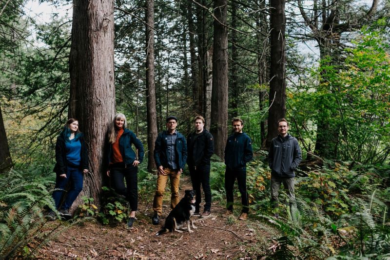 Statlu group photo in forest